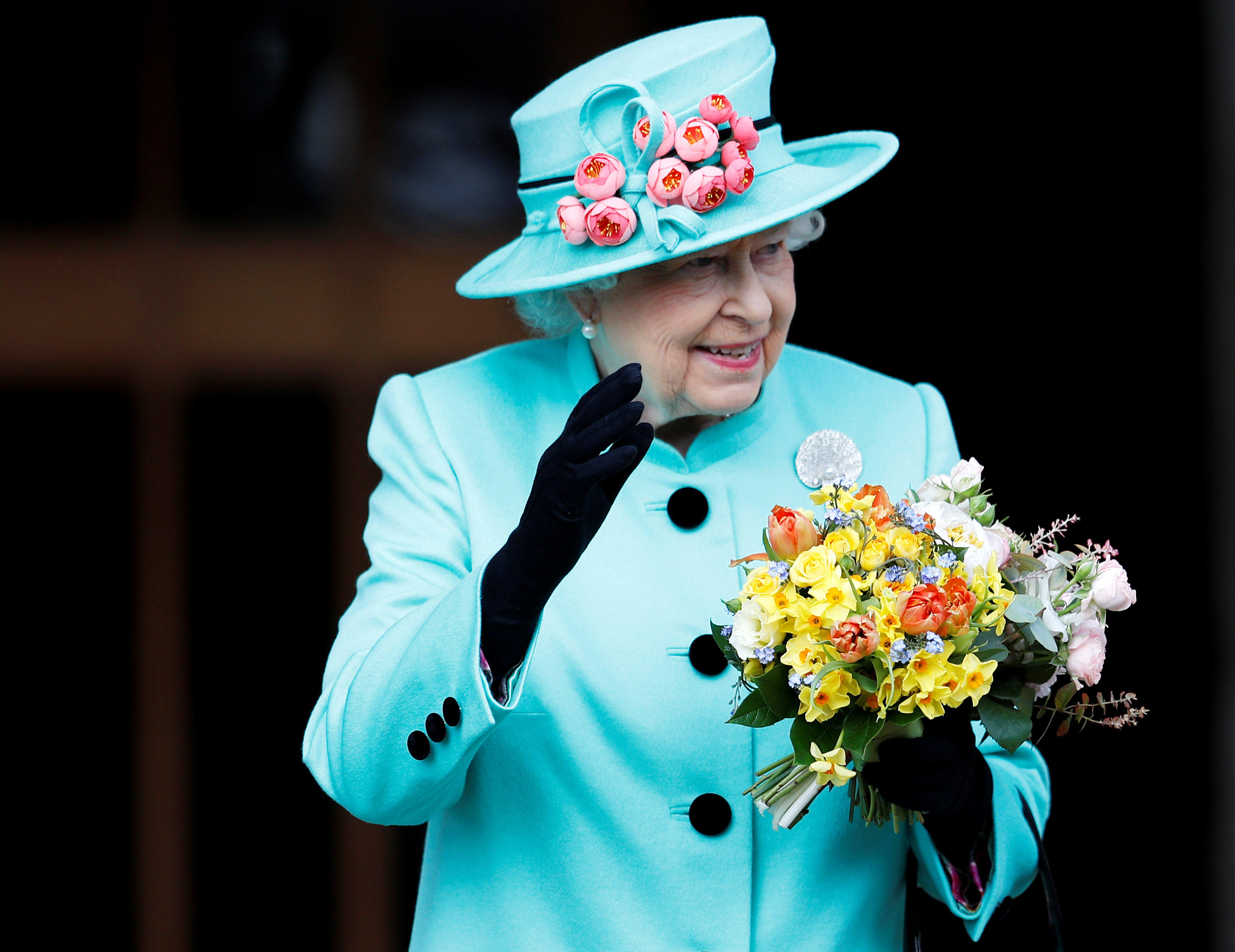 Britain S Queen Elizabeth Ii Marks 91st Birthday With Gun Salutes Cbs News