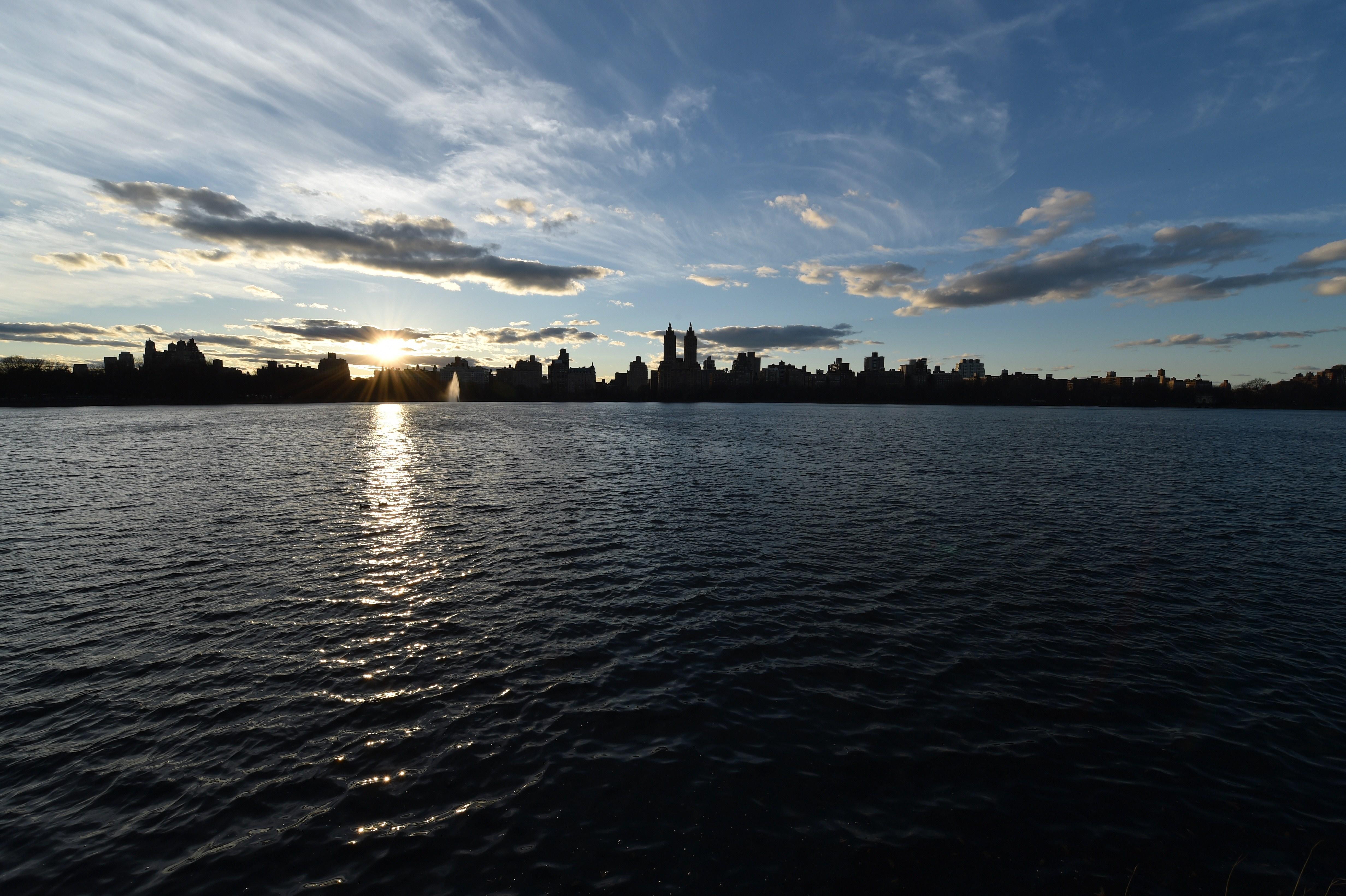 Decomposed body found in Central Park reservoir - CBS News 