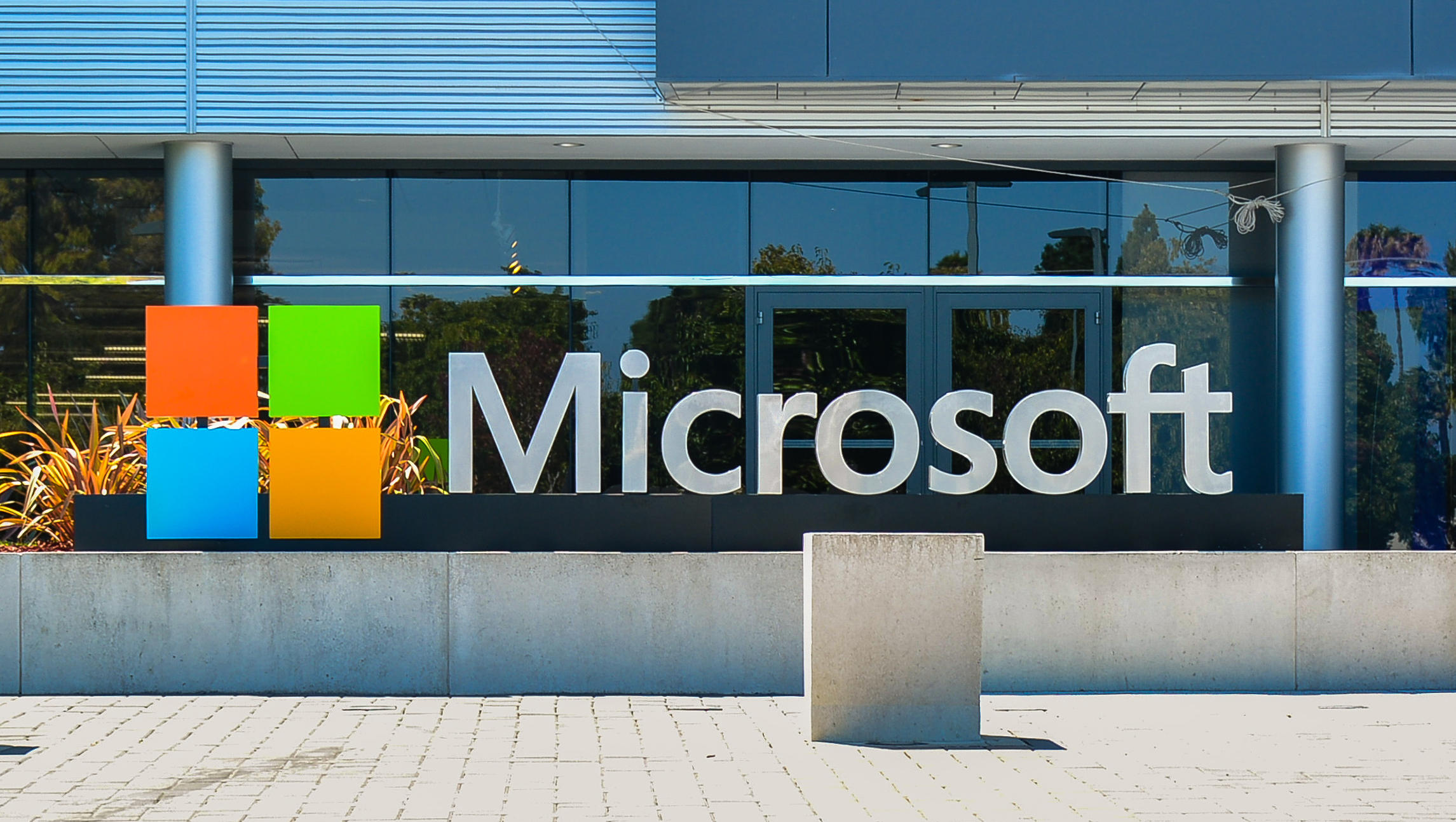 Microsoft slams governments for "stockpiling" software vulnerabilities