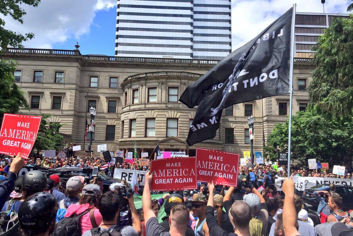Portland protest Arrests made as thousands gather for opposing rallies