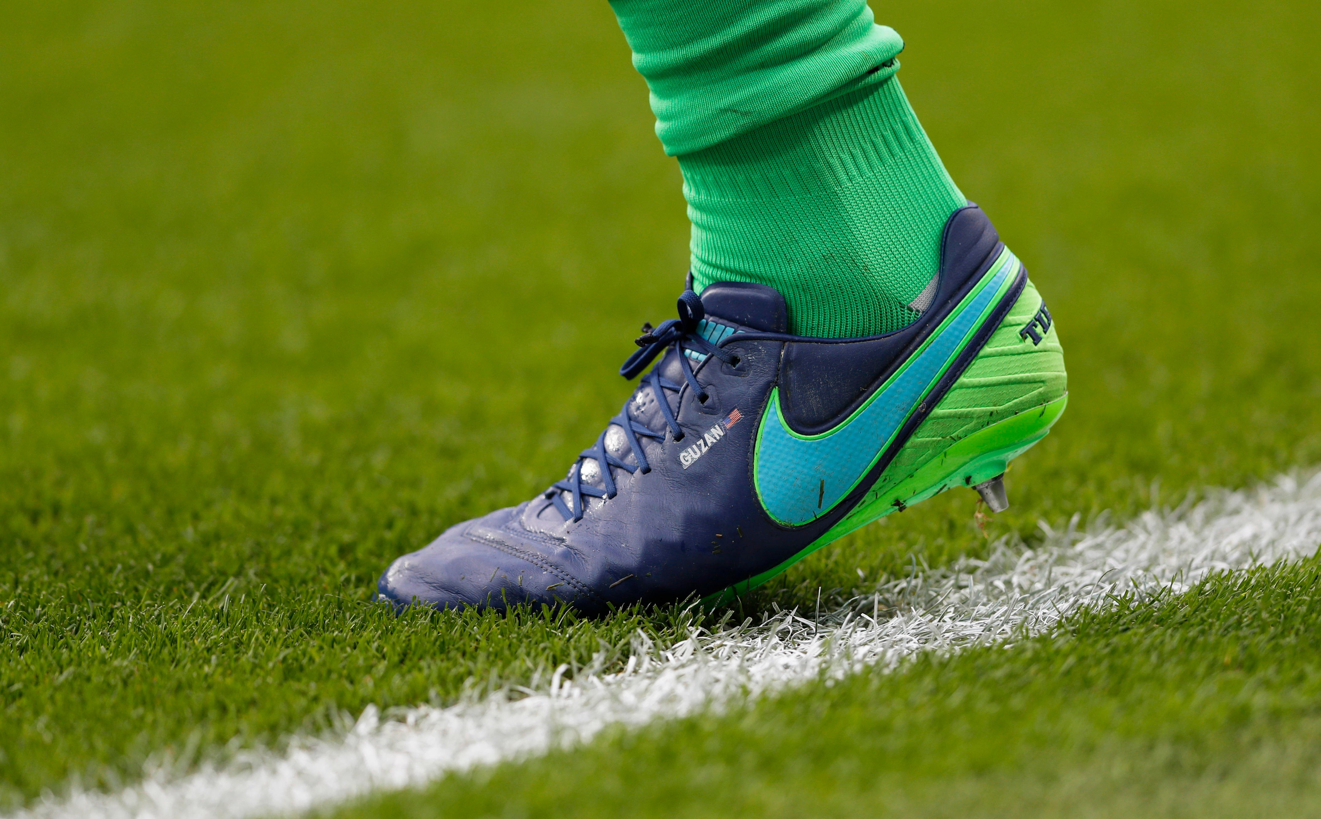 Nike aims to be nimbler by cutting shoe styles, 1400 jobs - CBS News