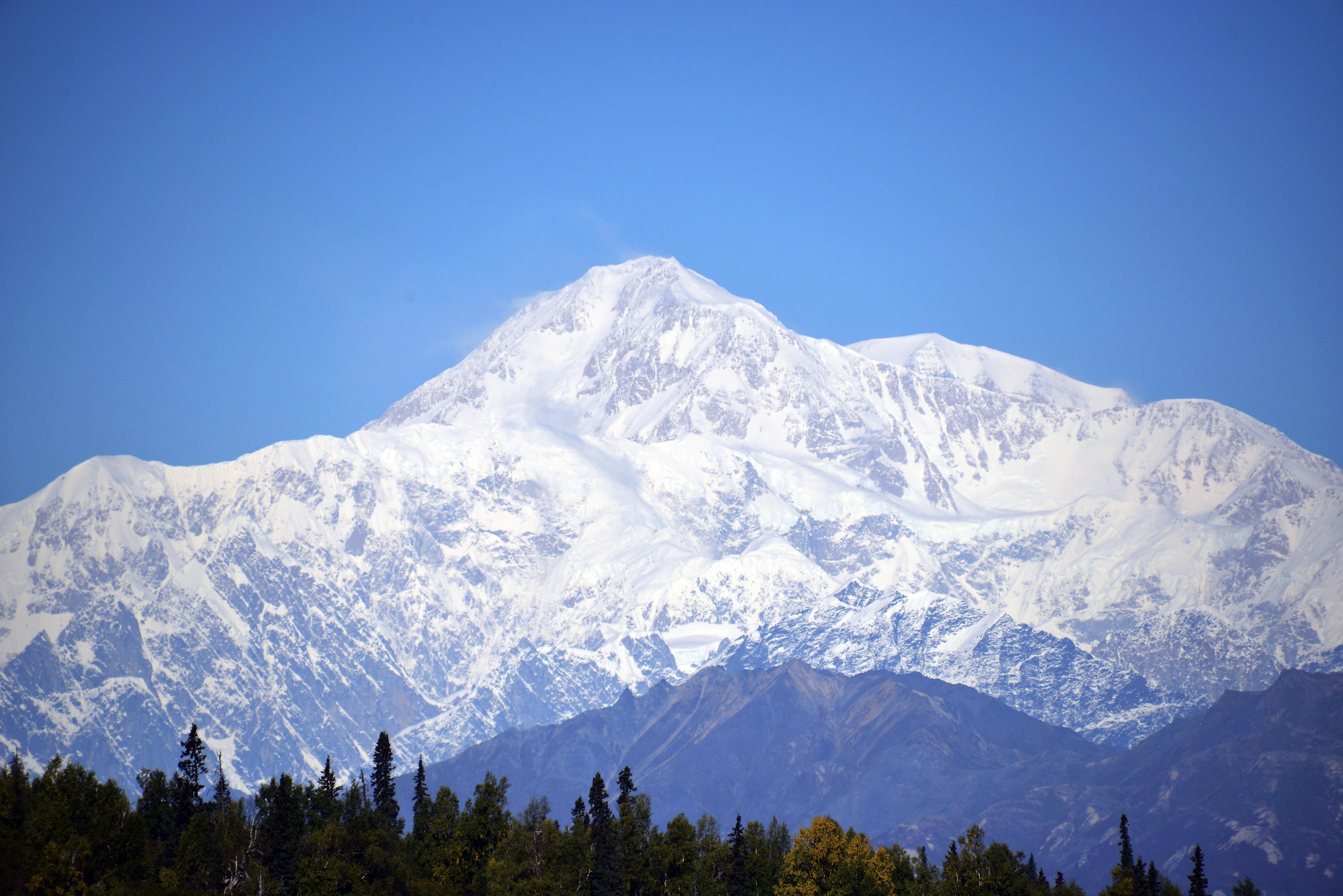 Hiker dies while descending Alaska's Denali Pass - CBS News