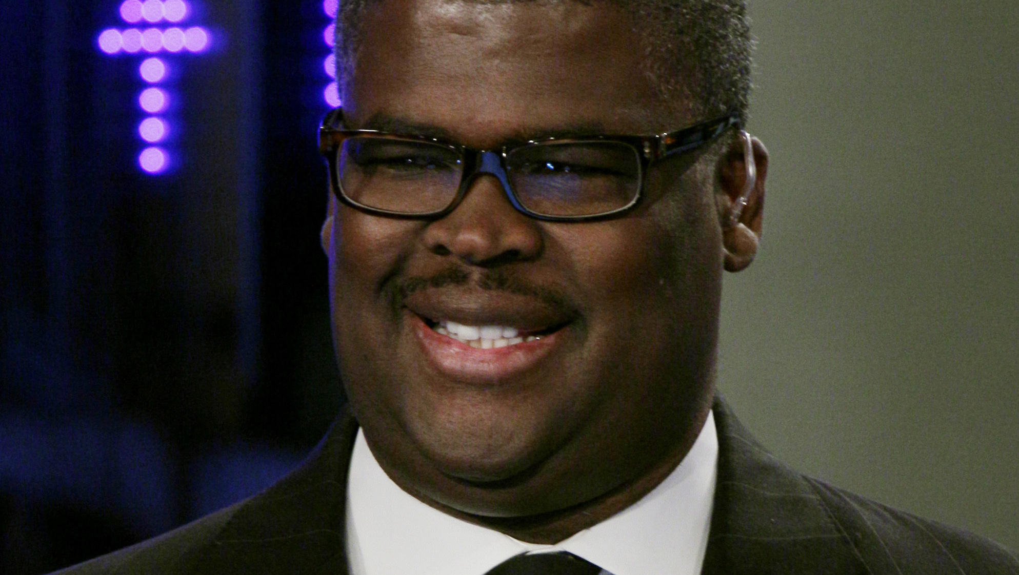 Fox Business host Charles Payne suspended amid sex harassment probe - CBS News