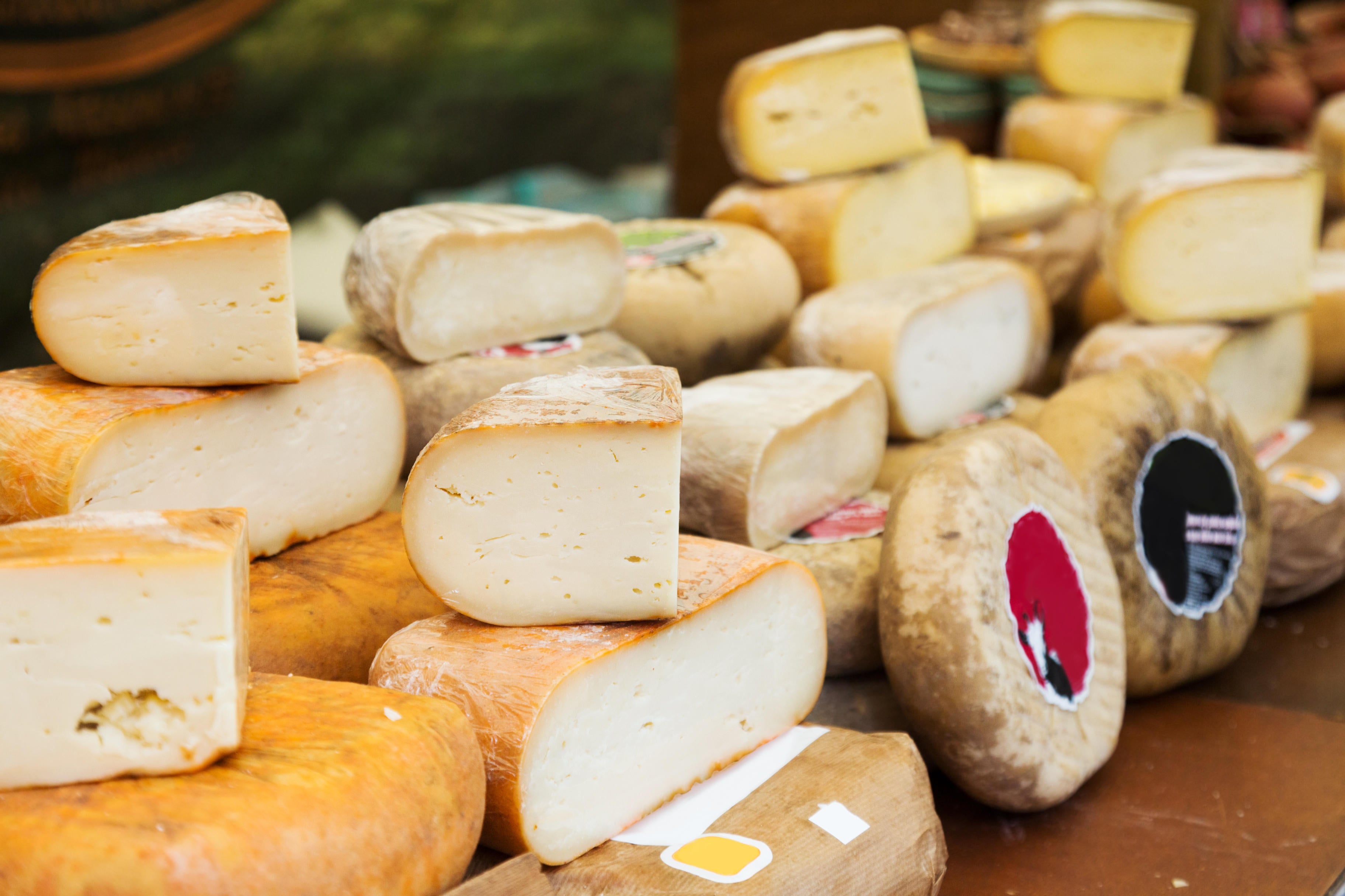 Foodies descend on massive specialty food show - CBS News