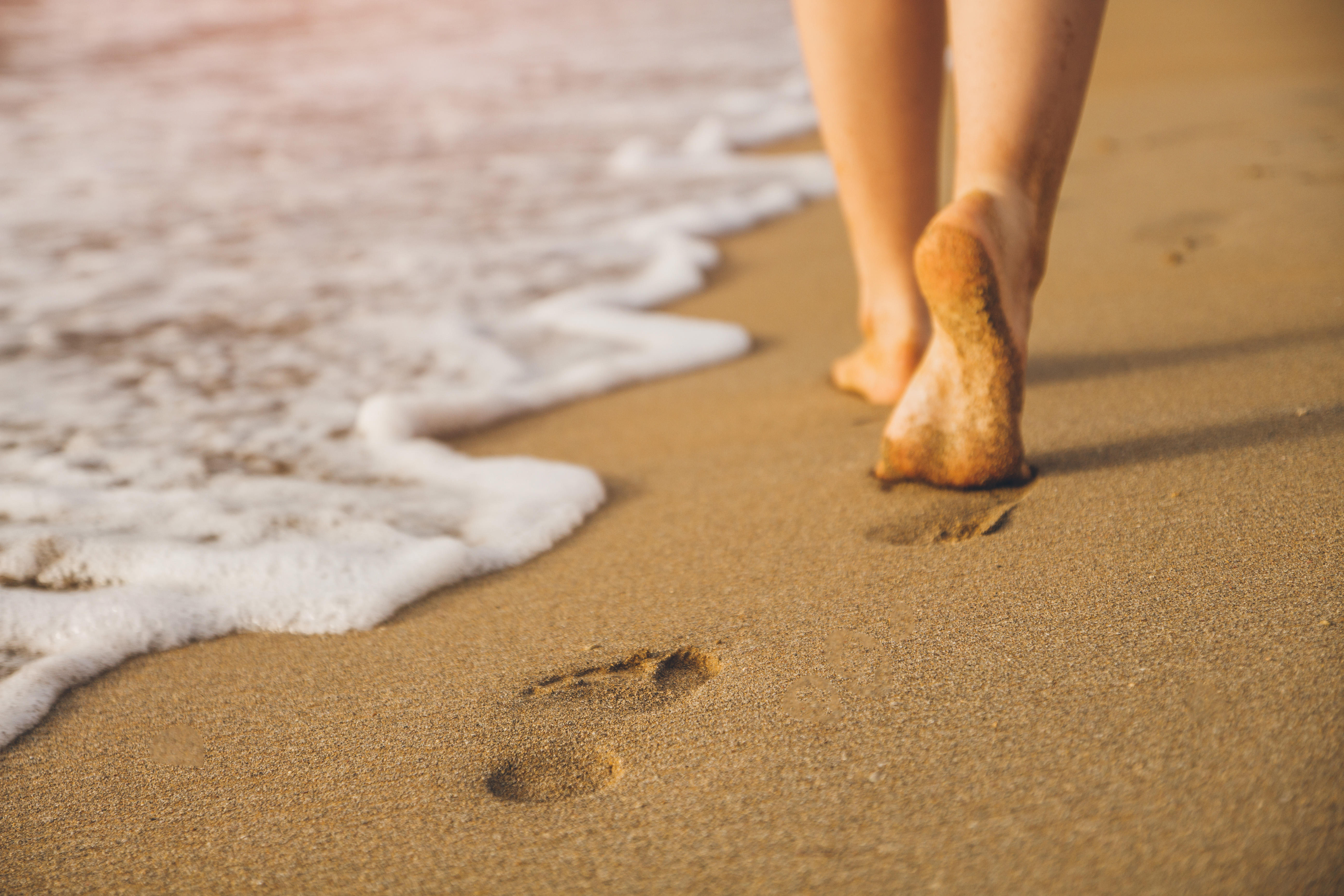 Отпечаток ноги на песке