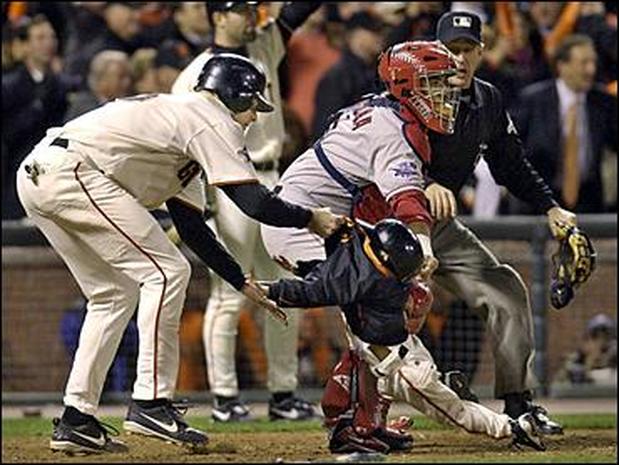 620 Credit Score >> Snow's Quick Scoop - 2002 World Series - Pictures - CBS News 620 Credit Score >> Snow's Quick Scoop - 2002 World Series - Pictures - CBS News