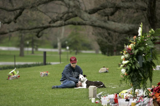 Makeshift Memorials - Photo 1 - Pictures - CBS News