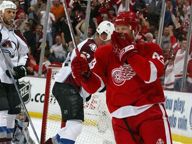 Montreal Vs Philadelphia Game 2 2008 NHL Playoffs Round Two Pictures CBS News