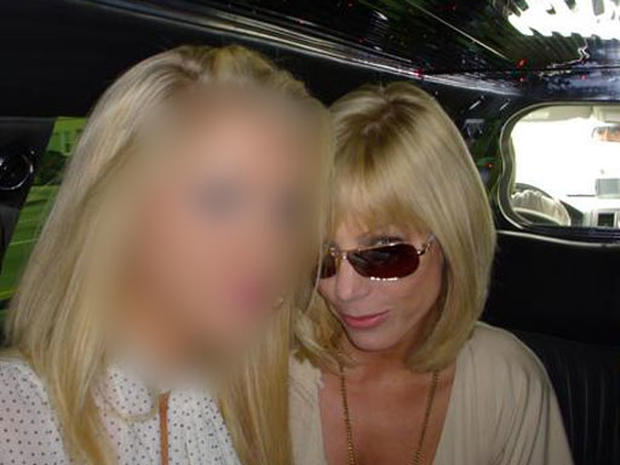 Holly Sampson Undercover Photo 12 Pictures Cbs News