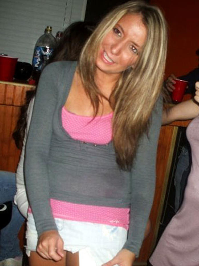 Cassie Smith Too Fat For Hooters Photo 19 Pictures Cbs News 