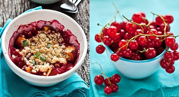Healthy, four-step peach and berry crumble from Mowie K.