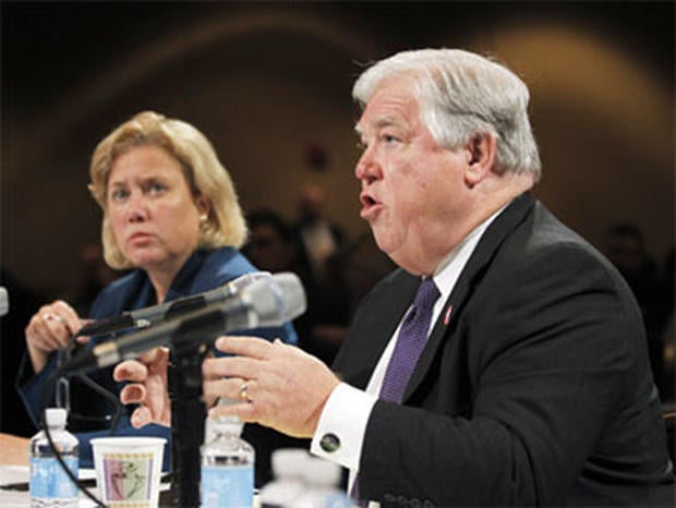 Mississippi Gov. Haley Barbour, right, Sen. Mary Landrieu, D-La.,