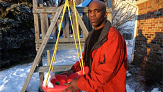 Leon Walker, Mich. Dad, Faces Trial for Reading Estranged Wife's E