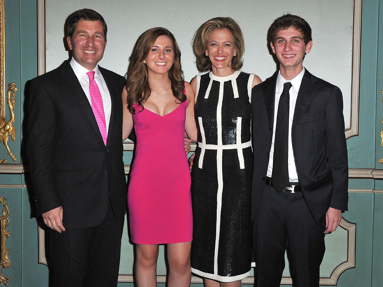 Michael Kors honored in Paris Photo 1 Pictures CBS News