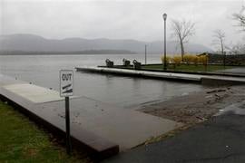 Mother kills self, 3 kids by driving van into Hudson River, 1 escapes
