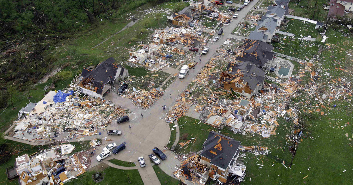 Residents: St. Louis was &quot;bedlam&quot; during tornado - CBS News