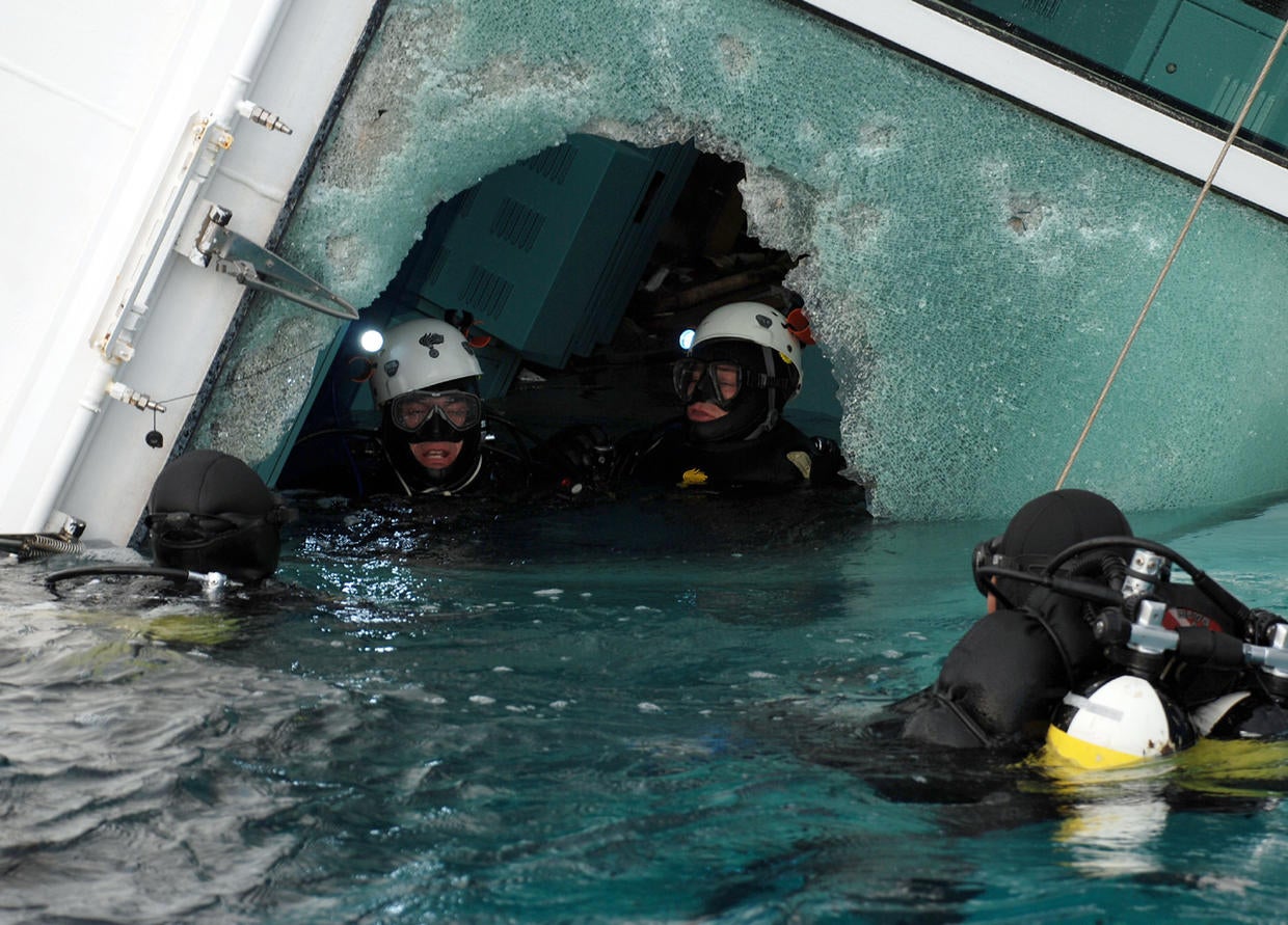 Inside the Costa Concordia wreck Photo 15 Pictures CBS News