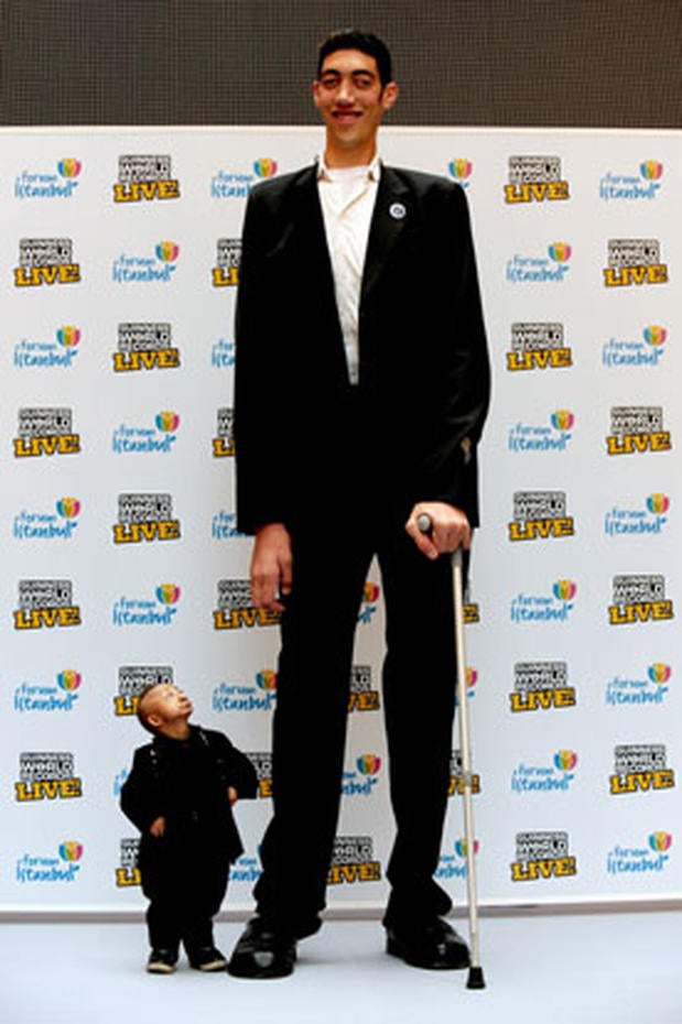 World s Tallest Man Sultan Kosen Stops Growing Photo 10 Pictures 
