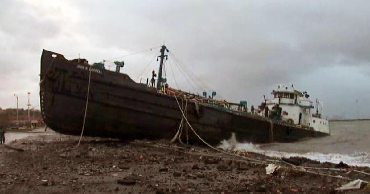 Sandy washes tanker ship ashore on Staten Island, N.Y. Videos CBS News