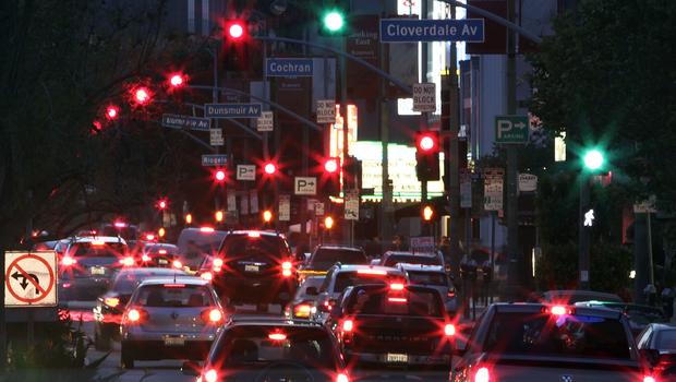 L.A. stoplights synchronized to improve traffic