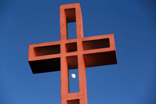 USA-CALIFORNIA-CROSS-MOON.jpg