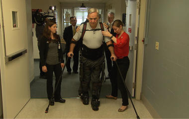 How the exoskeleton helps veterans walk again 
