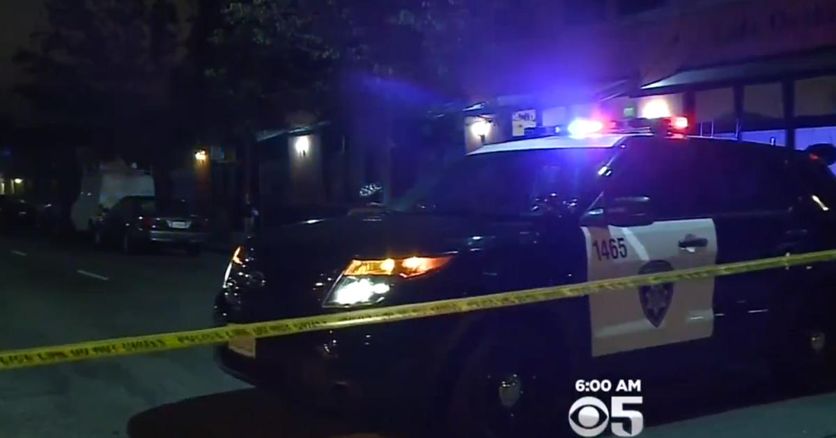 Oakland California Cop Shot By Sex Assault Suspect Cbs News