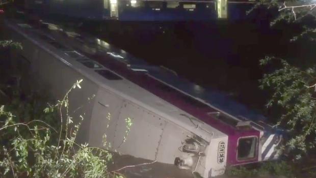 Commuter train derails in Alameda County, California