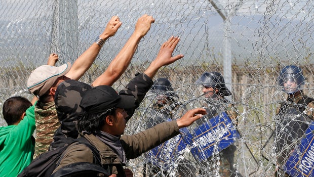 Hundreds injured as migrants, Macedonian border police clash - CBS News