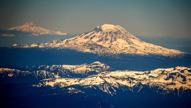 ​Earthquake swarm detected beneath Mount St. Helens - CBS News