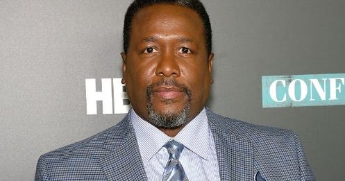 Police: Actor Wendell Pierce upset by political discussion, hits woman - CBS News