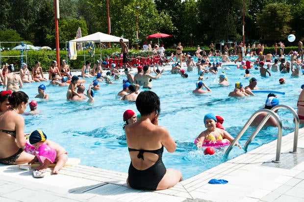 Swimming-pool-people