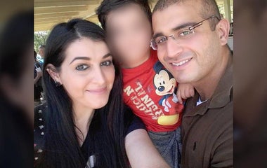Gunman and wife texted during Orlando nightclub massacre 