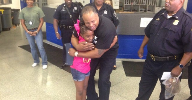 9-year-old girl uses birthday money to buy Detroit police lunch - CBS News