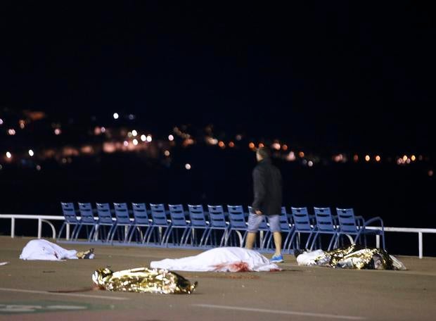 Truck plows into crowd in Nice, France 