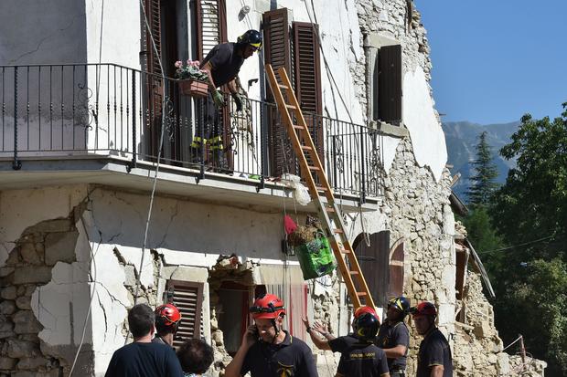 italy-earthquake-gettyimages-596877806.jpg