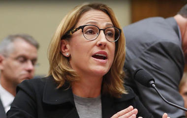 Lawmakers grill Mylan CEO over EpiPen price hike