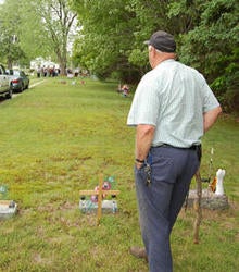 gravedigger-everard-hall-watching-244-0001.jpg