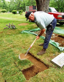 gravedigger-everard-hall-sod-244-0045.jpg