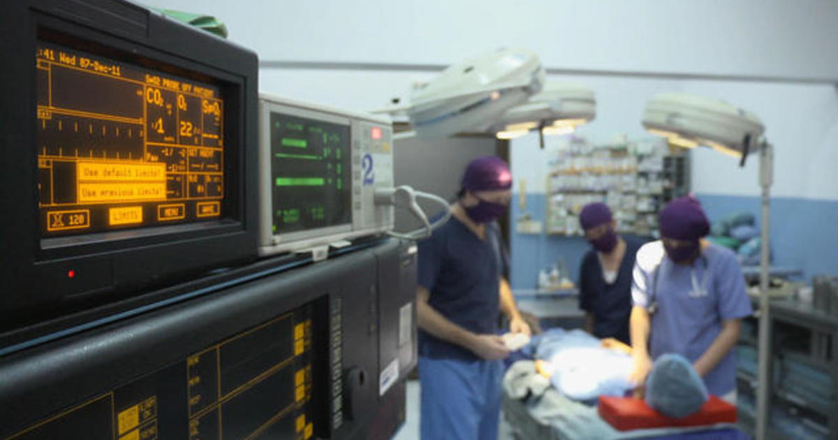 Lawmakers take aim at doctors doing simultaneous surgeries