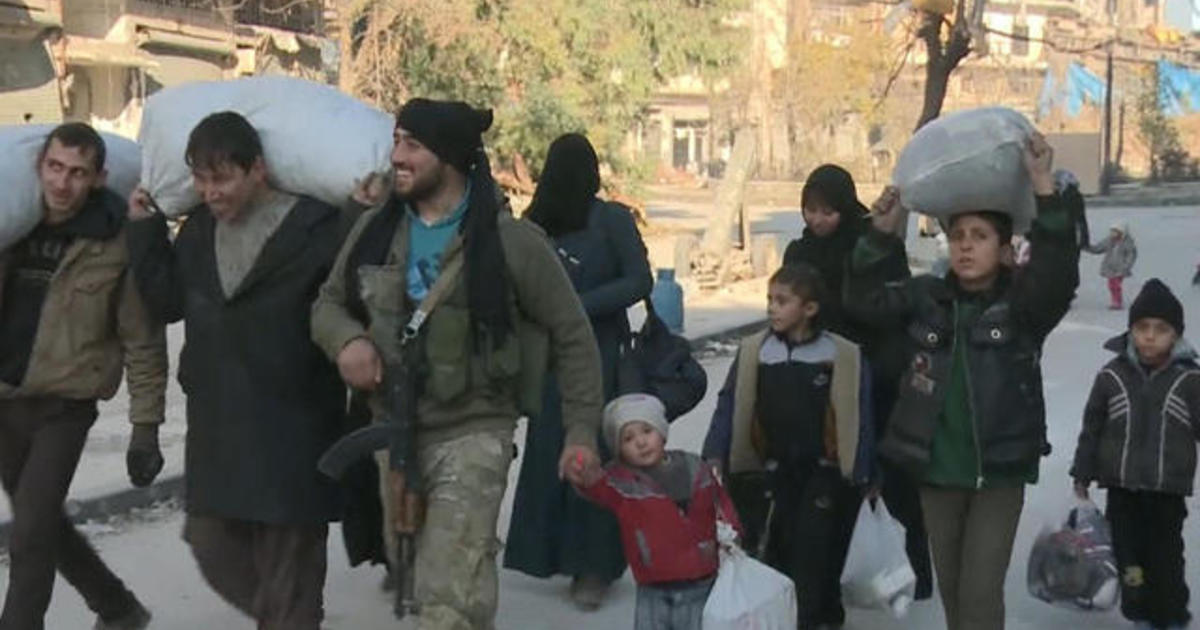 Thousands of civilians flee Aleppo