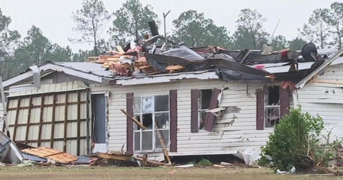 Search for survivors after tornado outbreak in Southeast