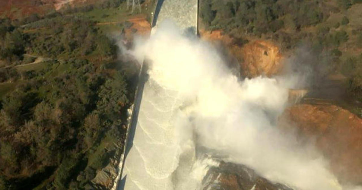 Nearly 200,000 evacuate near Oroville Dam spill