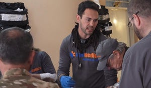 American volunteer doctors saving lives in Mosul 