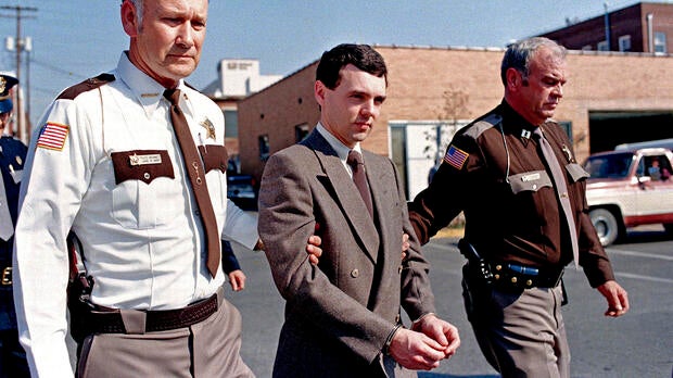 Convicted killer Donald Harvey, center, is led back to jail by Laurel County, Ky., Sheriff Floyd Brummett, left, and an unidentified deputy after pleading guilty to eight murder charges and one voluntary manslaughter charge in London, Ky., on Nov. 2, 198