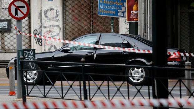 Former Greek Prime Minister Lucas Papademos Injured in Car Explosion