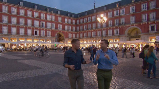 tapas-bar-crawl-seth-doane-and-james-blick-in-plaza-mayor-madrid-620.jpg
