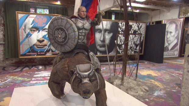 moscow-art-exhibit-super-putin-620.jpg