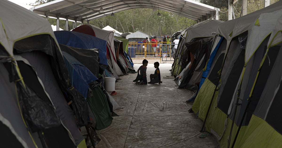 700 children crossed the U.S. border alone after being required to wait in Mexico with their families - 700 children crossed the U.S. border alone after being required to wait in Mexico with their families