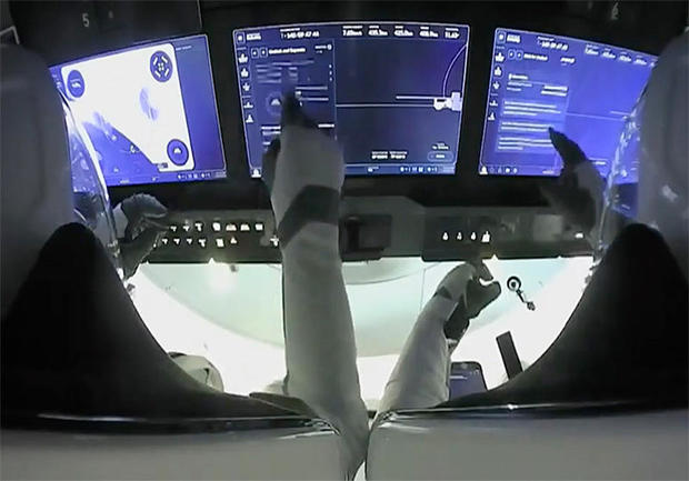 040521-cockpit.jpg 